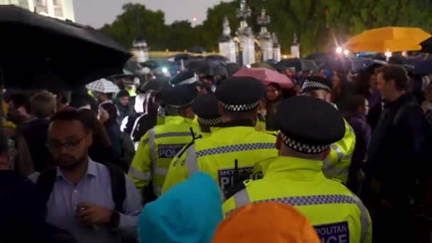 Buckingham Sarayı Londra Ngiltere Eylül 2022 Metropolitan Polisi Kraliçe Nin — Stok video