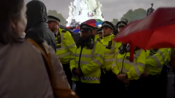 Buckingham Palace Londýn Spojené Království Září2022 Metropolitní Policie Stojí Frontě — Stock video