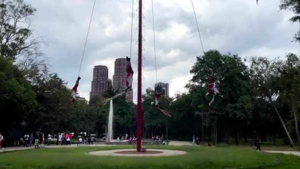 Slow Motion Skott Traditionella Voladores Papantla Chapultepec Mexico Stad — Stockvideo