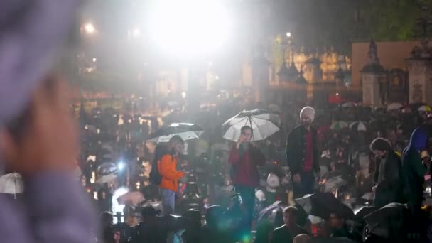 Букингемский Дворец Лондон Великобритания Сентября 2022 Года Люди Собираются Возле — стоковое видео