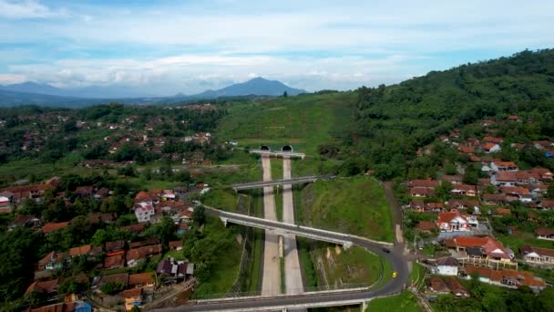 Vista Aérea Cisumdawu Twin Tunnel Bandung City Toll Gate Intersección — Vídeos de Stock