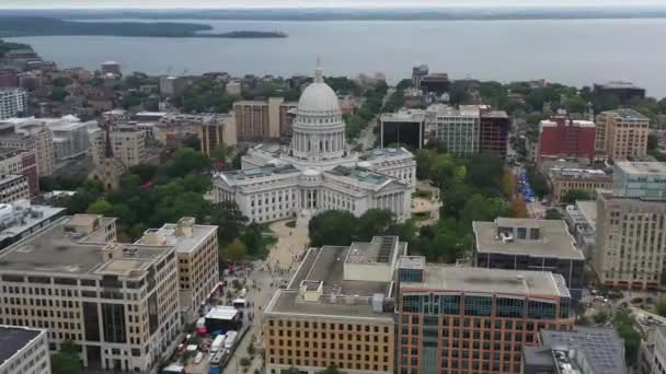 Wisconsin State Capitol Girar Izquierda Derecha Aérea — Vídeo de stock
