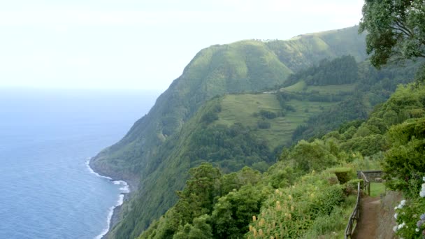 Bezienswaardigheid Bij Indrukwekkende Kliffen Het Eiland Sao Miguel Azoren — Stockvideo