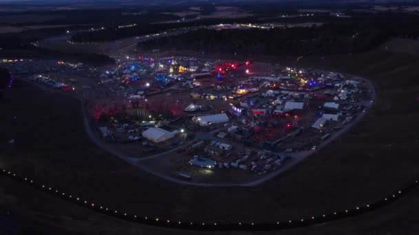 Boomtown Festivali Alacakaranlıkta Yavaş Dönüyor — Stok video