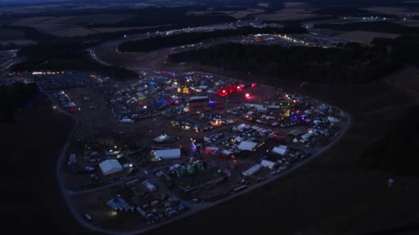 Boomtown Festivali Karanlıkta Yavaş Dönüyor — Stok video