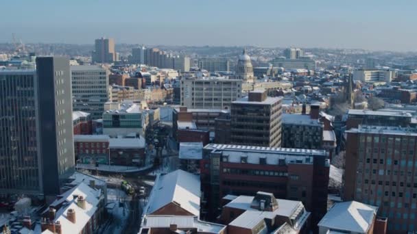 Filmová Anténa Nottinghamské Radnice Pokrytá Sněhem Během Zimy — Stock video