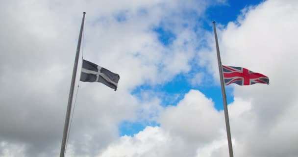 Cornwall Britse Vlaggen Halfstok Vliegen Tot Begrafenis Van Koningin Elizabeth — Stockvideo