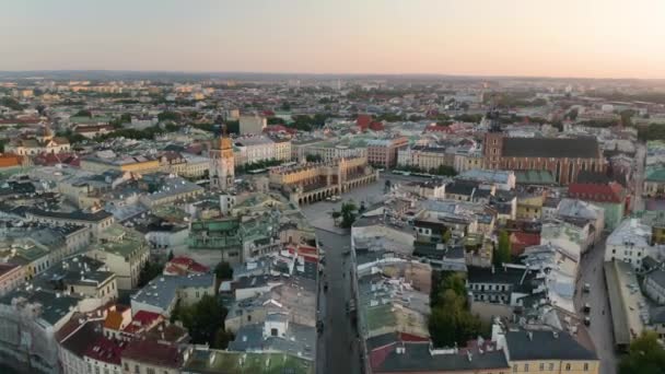 Drone Éloigne Vieille Ville Cracovie Avec Église Mary Hôtel Ville — Video