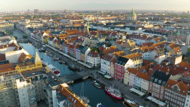 Empurre Devagar Direção Porto Nyhavn Belo Canal Copenhague Com Casas — Vídeo de Stock