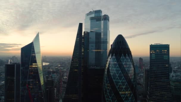 Luchtfoto Van City London Schrapers Bij Zonsondergang — Stockvideo