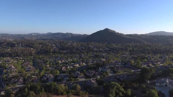 Bairro Subúrbio Idílico Comunidade Calma Base Das Montanhas San Diego — Vídeo de Stock