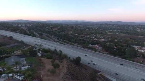 Samochody Międzystanowej Kalifornii Przewijanie Horyzontalne Aerial Drone Footage San Diego — Wideo stockowe