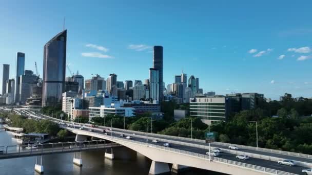 Luchtbeelden Van Brisbane Cbd Met Snelweg Captain Cook Bridge Beeld — Stockvideo