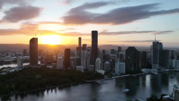 Luchtopname Van Brisbane Cbd Genomen Tijdens Zonsondergang Gouden Uur Opname — Stockvideo