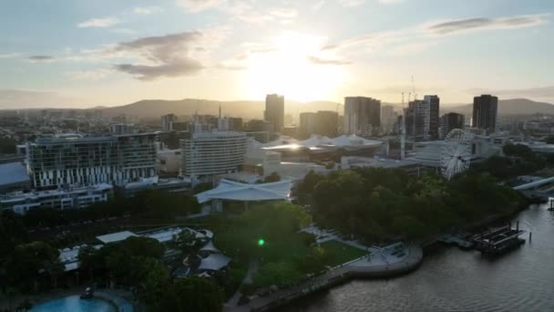 South Bank South Bank South Brisbane Günbatımında Çekilmiş Hava Görüntüleri — Stok video