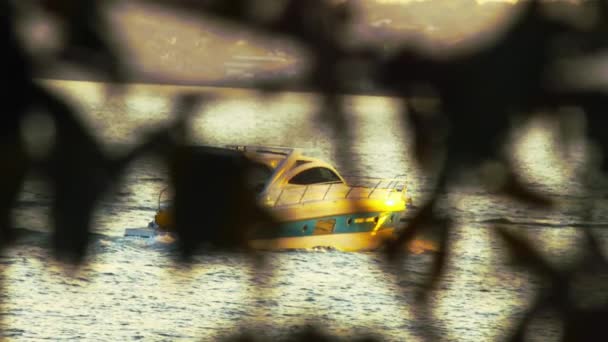Luxurious Yacht Lago Paranoa Golden Hour Brasilia Brazil Slow Motion — Stock Video