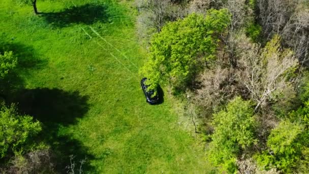 Land Surveyor Auto Rijden Het Achterlaten Van Tekens Boerderij Vanuit — Stockvideo