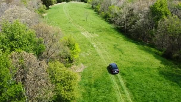 Fahrzeug Von Landvermessungsingenieuren Beim Fahren Auf Einem Grünen Farmgrundstück Der — Stockvideo