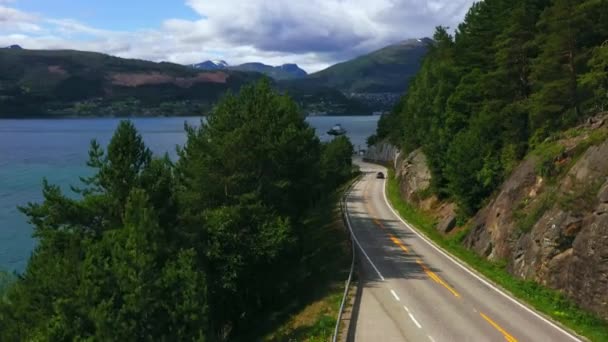 Veduta Aerea Una Strada Costiera Verso Traghetto Nella Norvegia Centrale — Video Stock