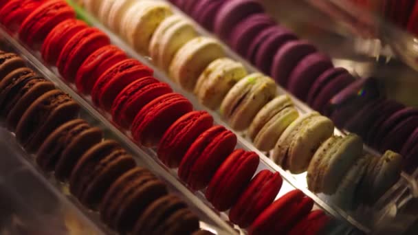 Vista Lateral Macarons Franceses Tentadores Sabores Clássicos Valentim Para Presentear — Vídeo de Stock