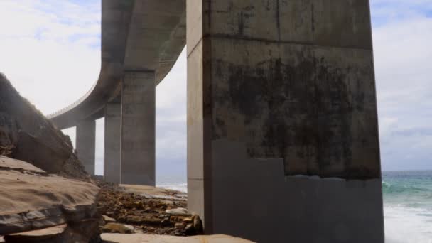 Onder Iconische Sea Cliff Bridge Bij Sydney Australië — Stockvideo