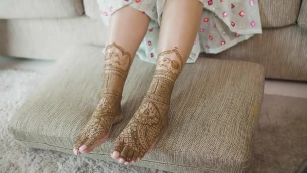 Gambe Della Sposa Con Mehndi Body Art Matrimonio Indiano Chiudere — Video Stock