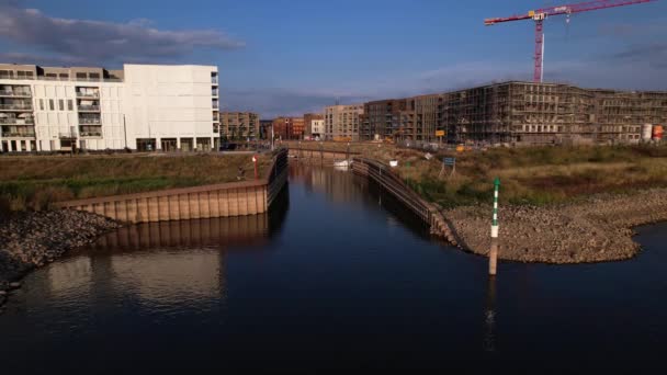 Hollanda Nın Zutphen Kentinden Geçen Ijssel Nehrinden Görülen Yeni Noorderhaven — Stok video