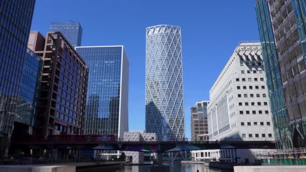 Canary Wharf Londres Reino Unido Agosto 2022 Tren Dlr Lado — Vídeo de stock