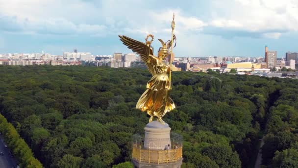 Visitantes Tiergarten Puerta Brandeburgo Reichstaggran Vista Aérea Vuelo Panorámico Órbita — Vídeos de Stock