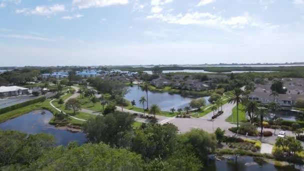 Tiefflug Durch Eine Luxussiedlung Der Golfküste Südwesten Floridas Die Einen — Stockvideo