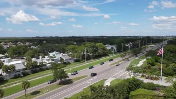 Leichter Verkehr Auf Der Manatee Avenue Causeway Von Holmes Beach — Stockvideo