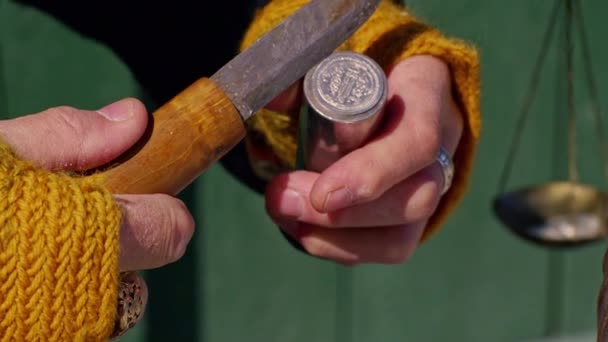 Aide Couteau Pour Retirer Pièce Viking Traditionnelle Coin Die Gudvangen — Video