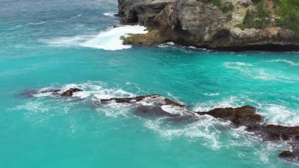 Acqua Tropicale Turchese Che Schianta Rocce Frastagliate Blue Lagoon Nell — Video Stock