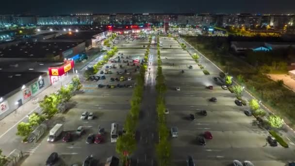 Drone Noite Hiperlapso Tráfego Carro Estacionamento Militari Shopping Bucareste — Vídeo de Stock