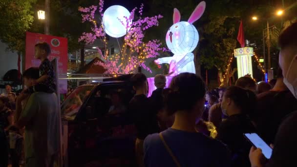 Crowd Taking Real Interest Large Handmade Bunny Street Carnival Streets — Stock Video