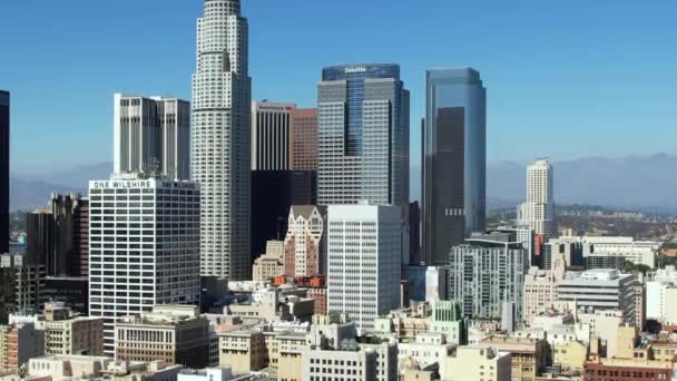 Bank Tower Los Angeles Taki Binalar Arkadaki Dağlar Gökyüzü Yükseliyor — Stok video