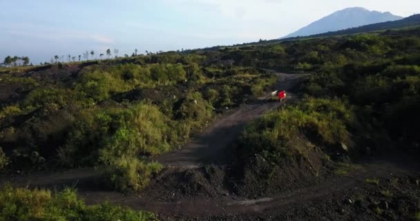 Rastreamento Aéreo Areia Transporte Industrial Após Mineração Areia Florestas Destruição — Vídeo de Stock