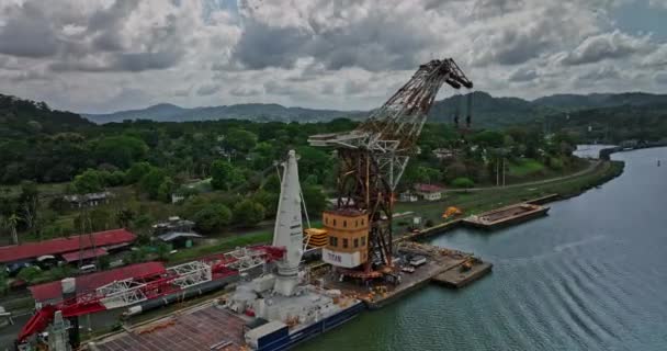 Panamakanal Antenne Umfliegt Werftkran Gamboa Und Fängt Regenwald Ernüchterung Nationalpark — Stockvideo