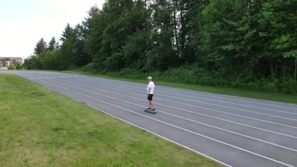 Young Man Summer Clothes Skating Fast Running Track Football Field — Stock Video