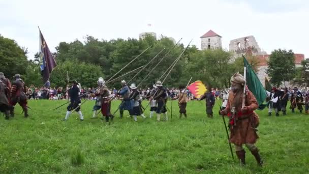 Történelmi Gyalogság Menetel Csatatérre Lengyelországi Tenczyn Castle Ben Rendezett Újrajátszási — Stock videók