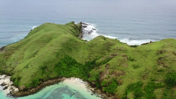 Aerial Zoom Out Rocky White Sand Beach Bukit Merese Lombok — Stock Video