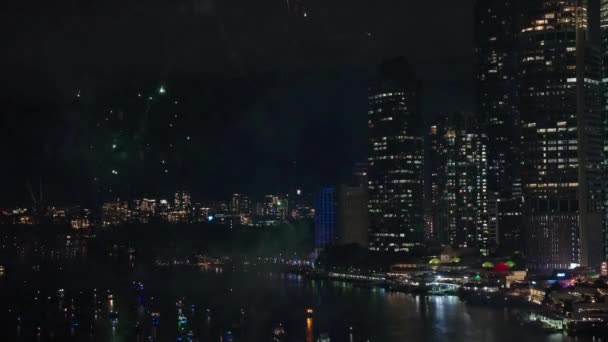 Feux Artifice Lumineux Sur Rivière Brisbane Construction Paysage Urbain Pendant — Video