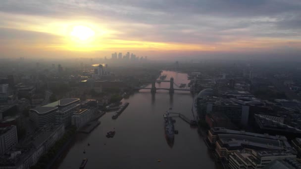 Pittoreska Antenn Drönare Utsikt Över Thames Floden Med Tower Bridge — Stockvideo