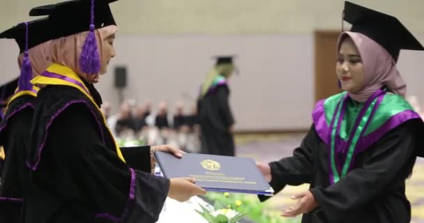 Senior University Professor Handshaking Young Graduates Congratulations Celebrating Sending Giving — Stock Video