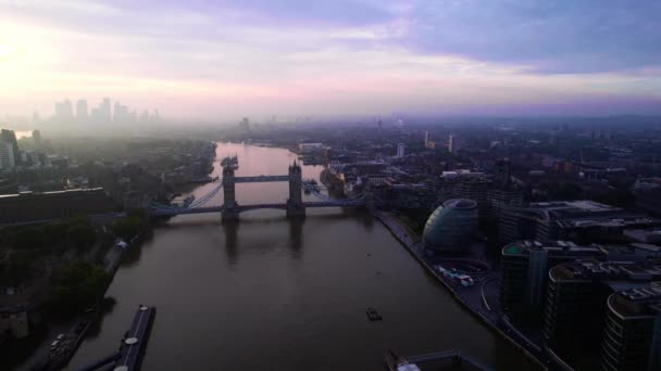 Air View City London River Thames Tower Bridge Foggy Sunrise — стоковое видео