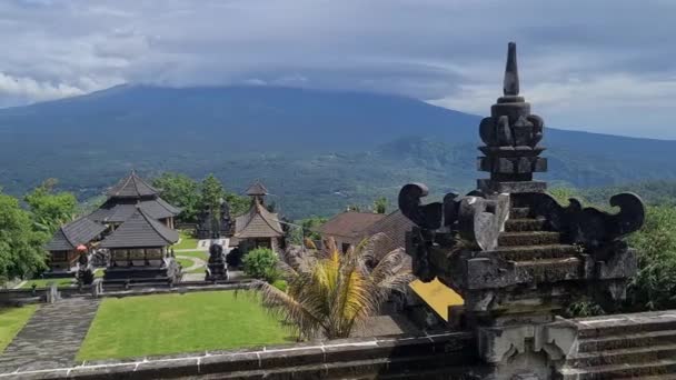 Pura Penataran Agung Lempuyang Hindu Temle Complex Clouds Montain Hills — Video