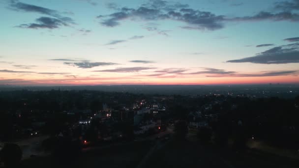 Disparo Aéreo Avanzando Sobre Wimbledon Village Justo Antes Del Amanecer — Vídeo de stock