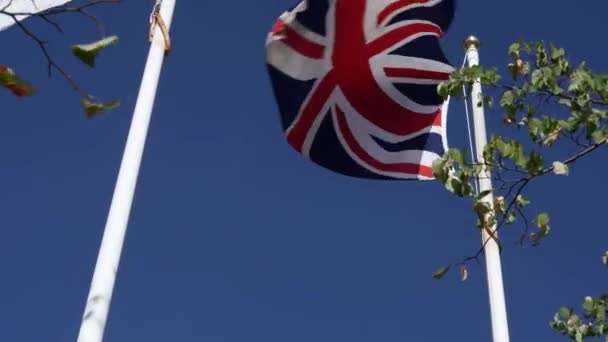 Σημαία Του Ηνωμένου Βασιλείου Κυματίζει Στον Άνεμο Σημαία Εικονικής Ένωσης — Αρχείο Βίντεο