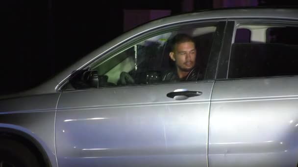 Polis Kovalamacasından Sonra Suçlu Arabada Oturuyor — Stok video