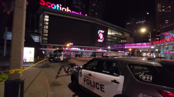 Coches Policía Estacionados Fuera Escena Crimen Homicidio Toronto Por Noche — Vídeos de Stock